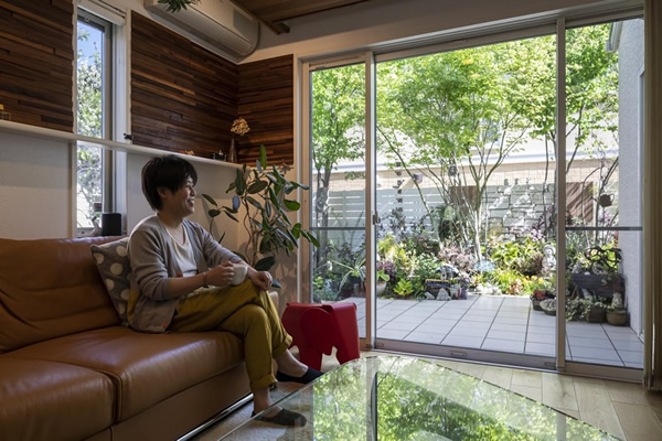 子どもの感性を育みながら、家族の癒しと幸せを運ぶ庭